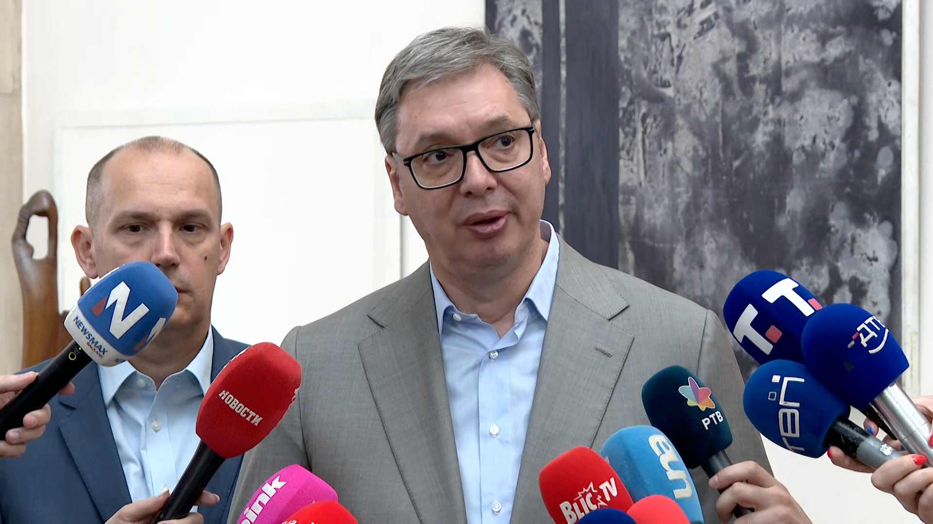 Beograd, Aleksandar Vucic predsednik Srbije, ugovore o radu delimo vec sedmu godinu